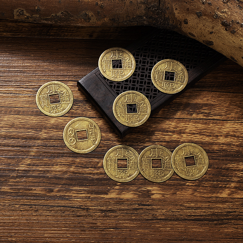 Wholesale imitation pure brass five emperor money vintage alloy play Kangxi Qianlong Tongbao keychain accessories stall supply