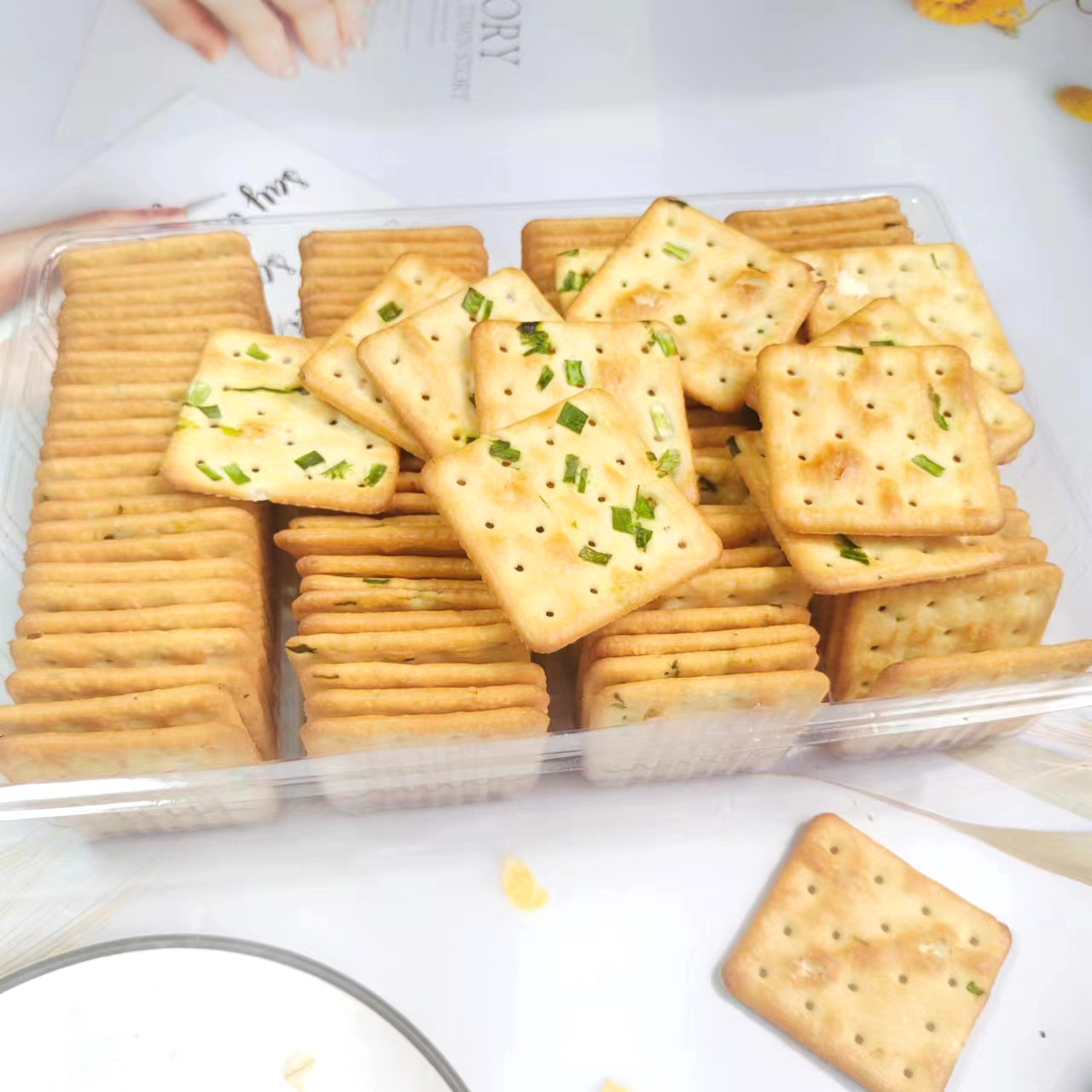 Soda biscuit nouveau biscuit nouveau biscuit raw material manufacturer bulk name biscuit OEM sticker yonglijia