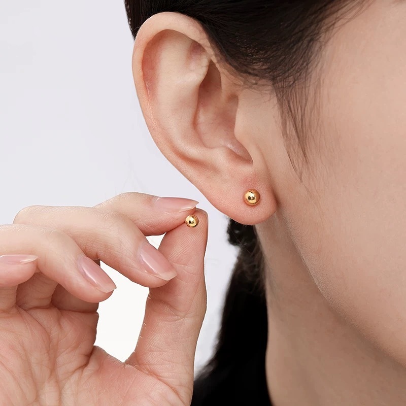 18K Gold 4mm Smooth Bead Stud Earrings Au750 Solid Color Gold Earrings Gift Live Water Shell Gold