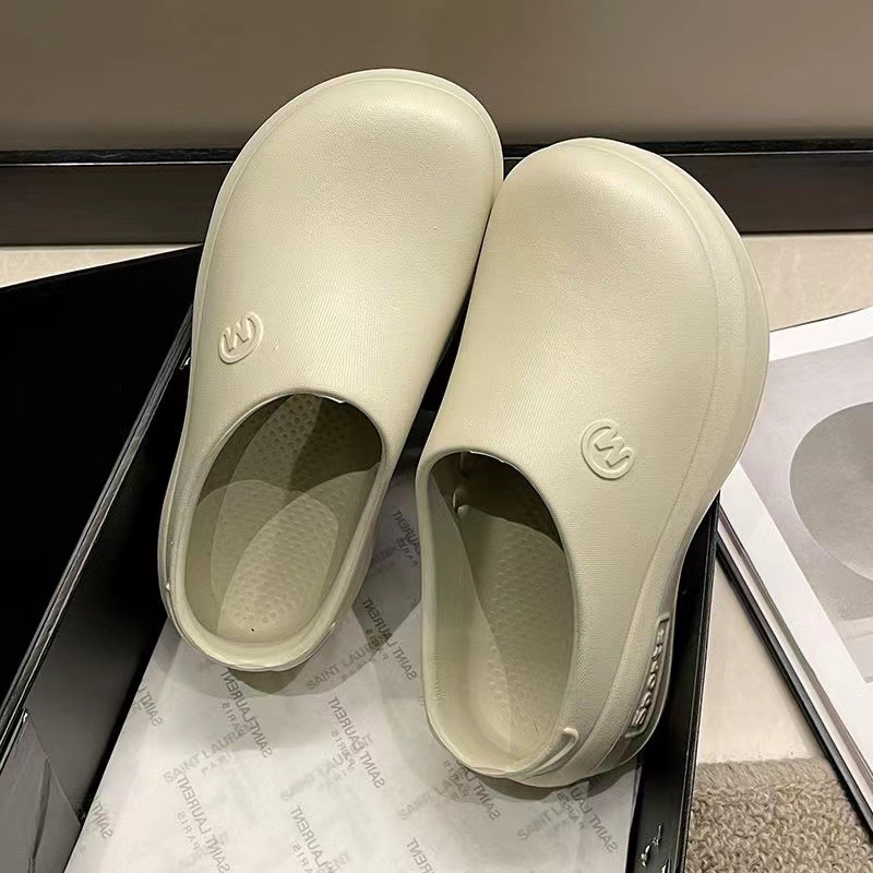 Increased chef shoes integrated slippers thick bottom baotou outer wear new lightweight non-slip hole shoes half slippers women wholesale