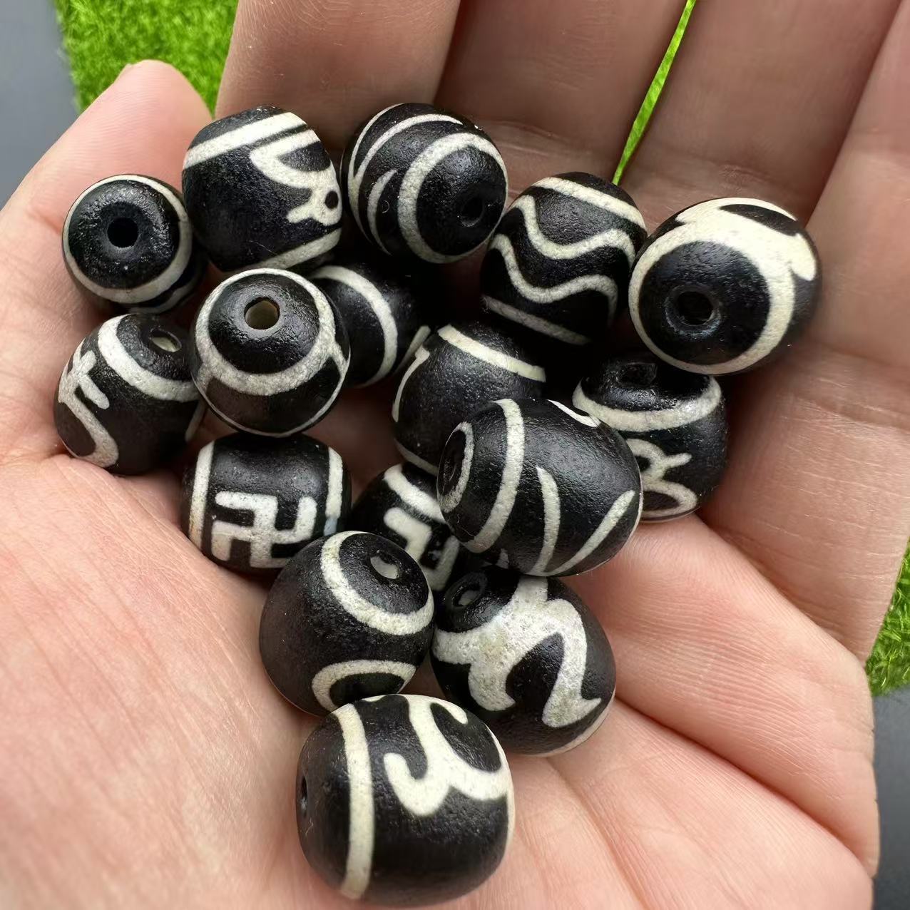 Natural agate wholesale new Xizang black and white open round head beads loose beads wholesale beads bodhi accessories manufacturers