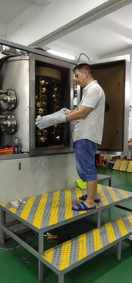 Вакуумное покрывающее оборудование Новое процессное оборудование Покрытие аппаратуры Нержавеющая сталь Стекло Керамика Различные декоративные электропокрытия