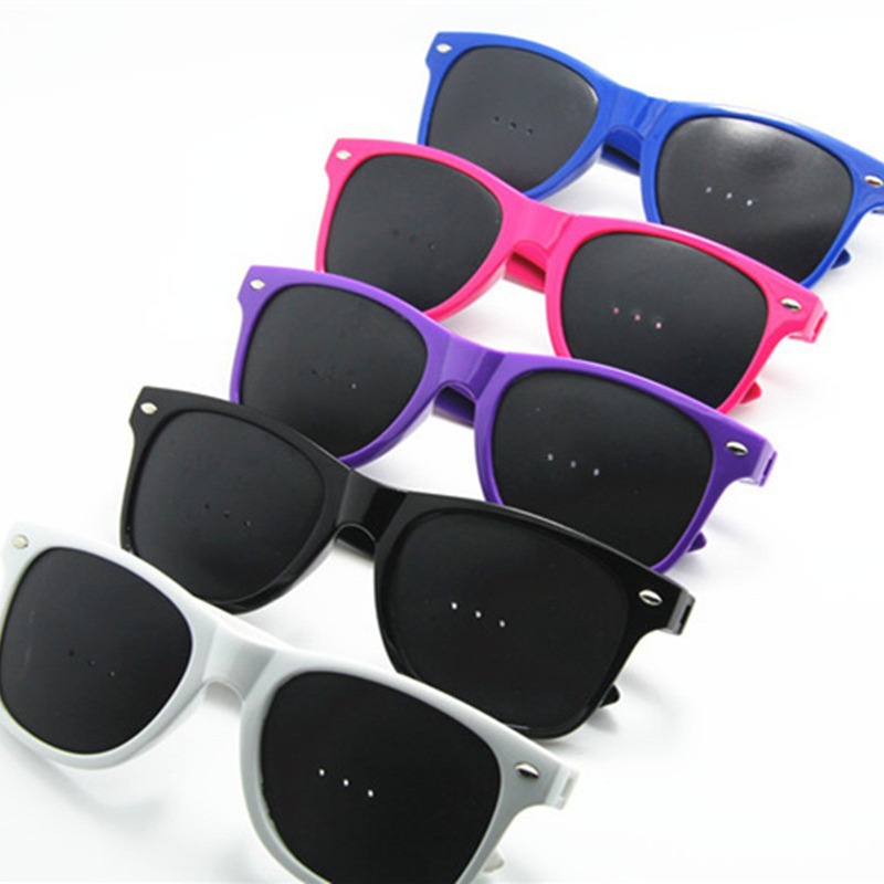 The new three-hole glasses pinhole glasses genuine certification guarantee to adjust all kinds of bad Vision Factory wholesale