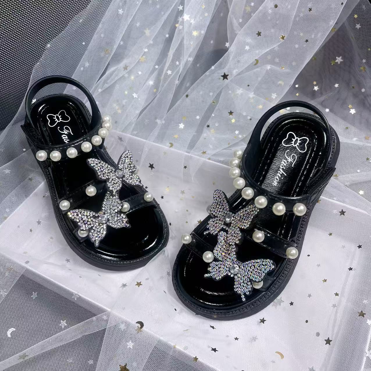 New Sweet and Cute Princess Children's Large Children's Sandals Soft Sole Girls Pearl Beach Sandals Wholesale