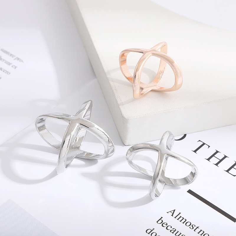 Korean style versatile cross glossy silk scarf buckle corner hem knotted buckle multi-functional niche light luxury corner buckle wholesale