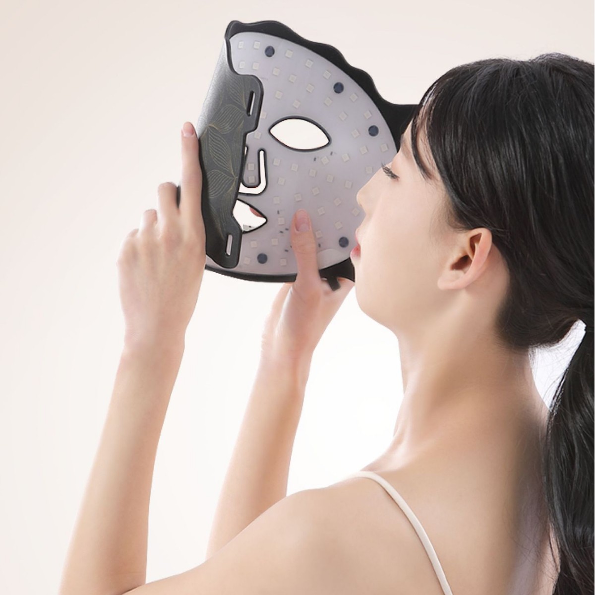 Wow, Customized Led Beauty Device Mask with Seven-Color Light and Three-Color Light, Beauty Electronics with Glue Filling Process to Fit the Skin