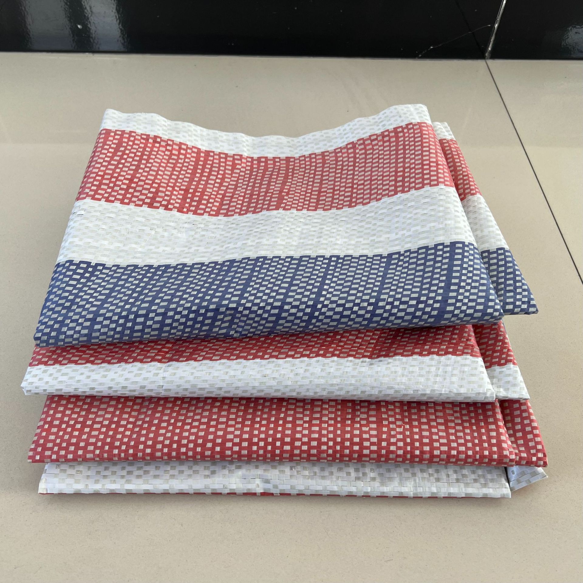 Supply color strip cloth pp thickened rainproof cloth bedding sunshade tarpaulin wholesale engineering color strip cloth single film