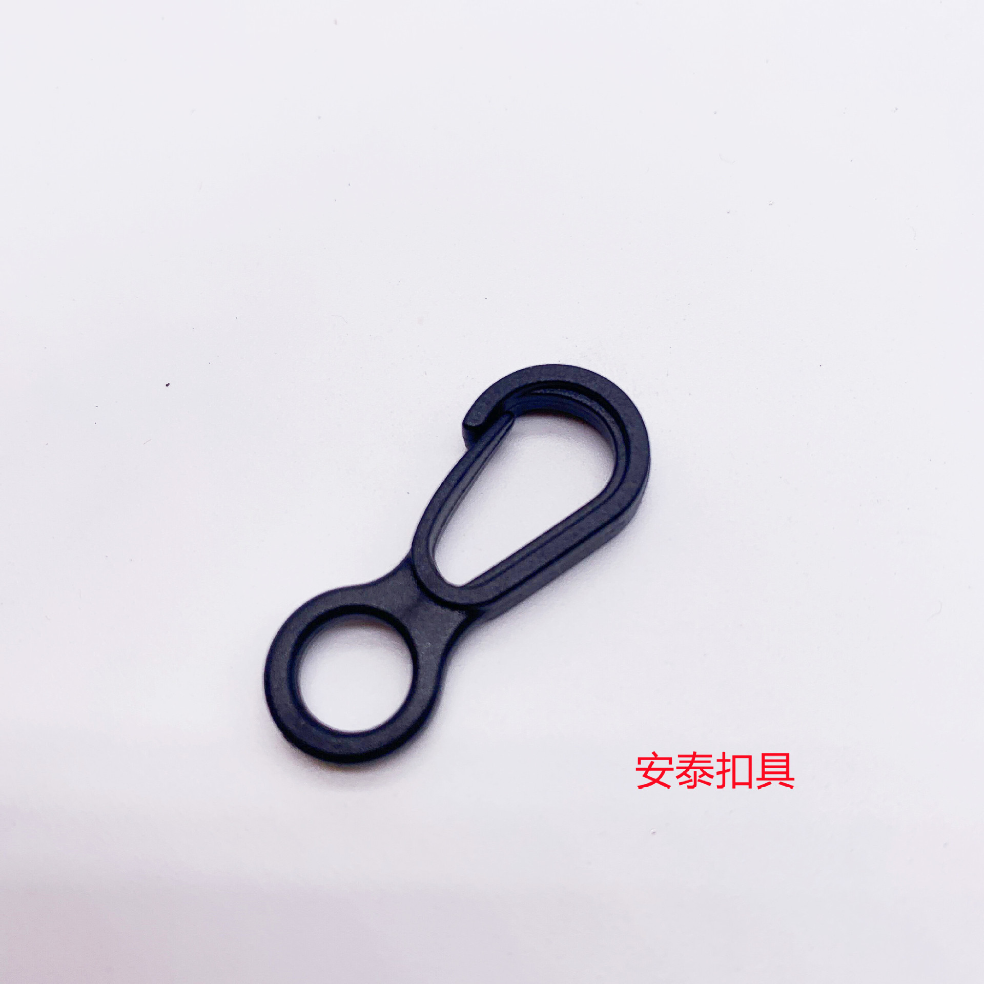 Пластиковая пряжка с маленьким крючком для стирки сумок