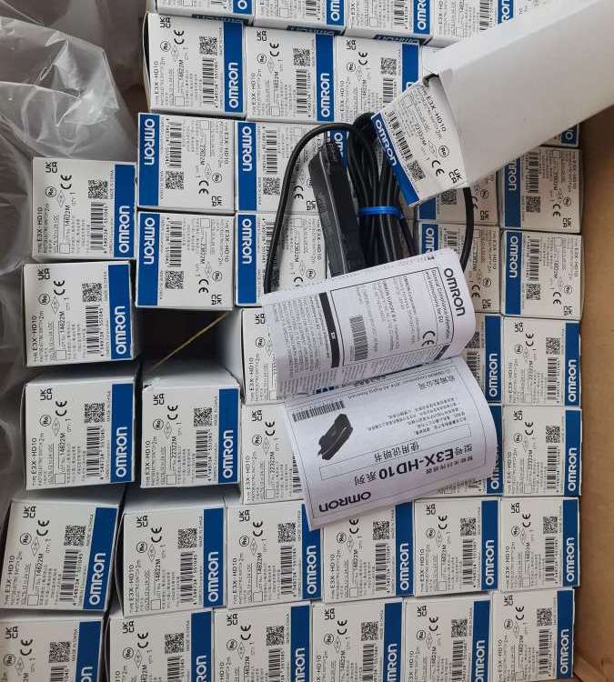 E3X-Da8Tw Japan Omron (Omron) Photoelectric Switch Fiber Amplifier