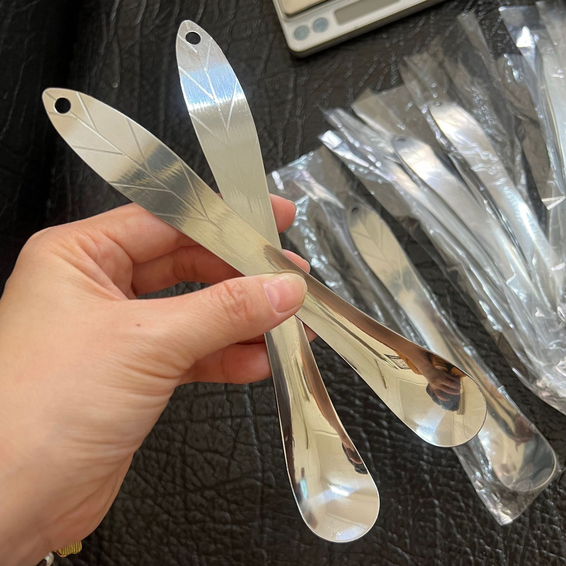 Ложка для десертов из нержавеющей стали, ложка для кофе, ложка с узором в виде листа, длинная ложка для мороженого, ложка для нарезки фруктов, ложка для пельменей