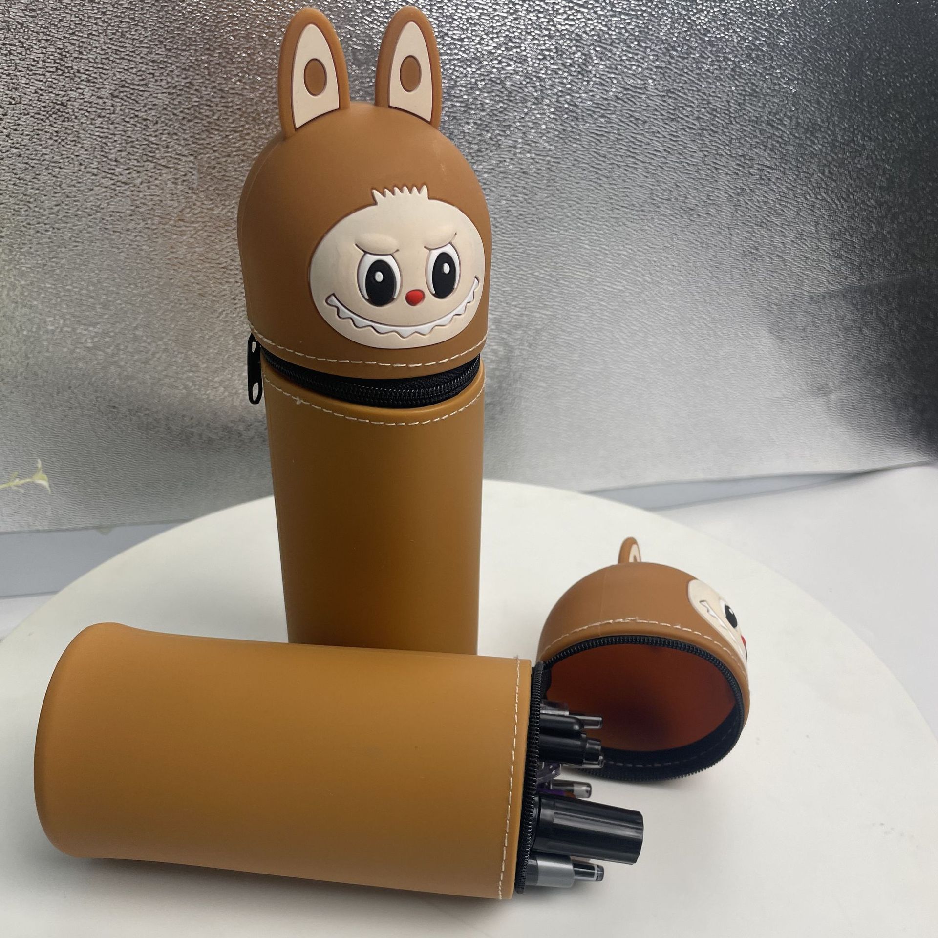 Cross-Border Kapibala Silicone Pen Holder Student Pencil Bag Stationery Cute Retractable Decompression Storage Bag Dropshipping