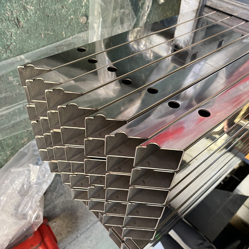 Stainless steel square pipe three-dimensional laser iron pipe galvanized round pipe cutting blanking opening 45 degree angle laser cutting pipe