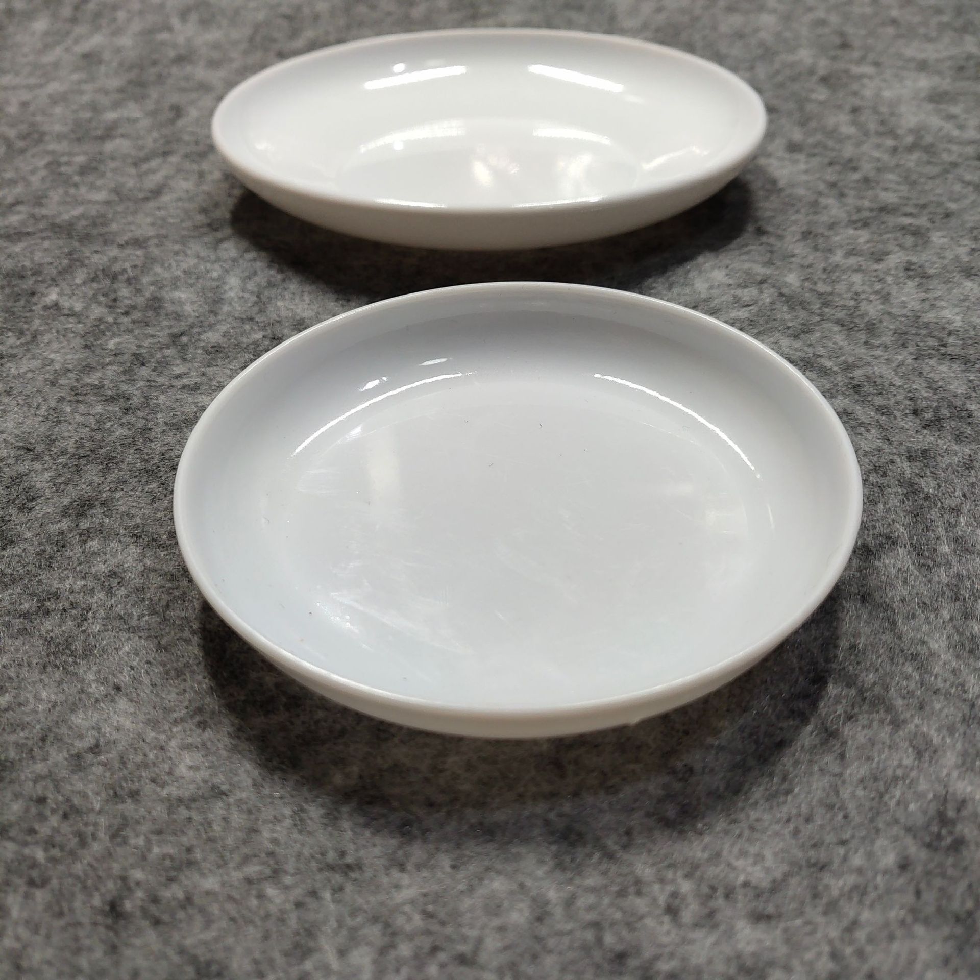 Plastic porcelain-like round palette plum blossom paint plate large, medium and small Chinese painting ink plate watercolor gouache acrylic water dish