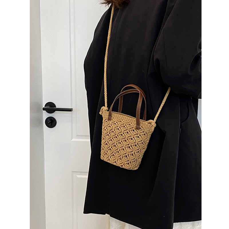 Portable Straw Super Hot Small Bag 2025 New Summer Pastoral Crossbody Holiday Beach Bag Mini Bucket Bag