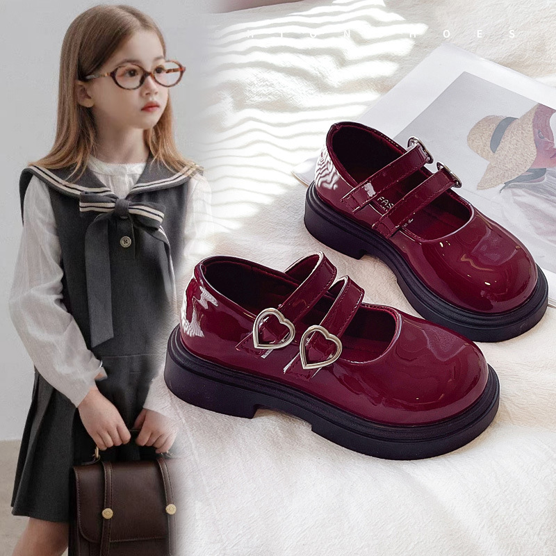 Girls' Black Shiny Leather Student Shoes 2025 Spring and Autumn New Style for Older Children with Heart Buckle, Small Leather Shoes, Non-Slip Performance Shoes