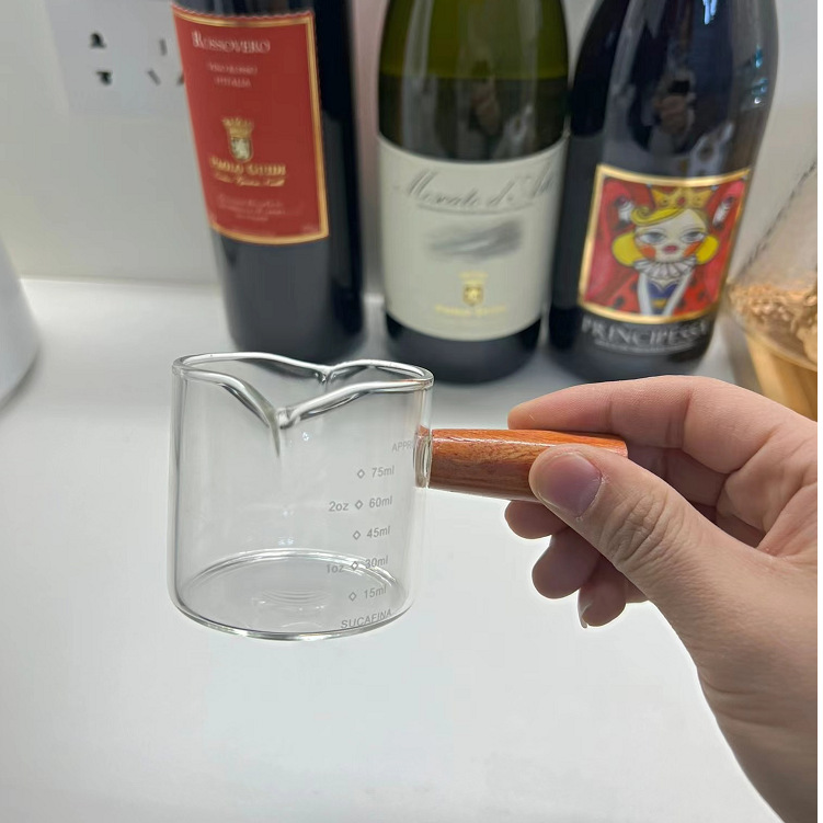 High borosilicate glass wooden handle small milk cup small milk pot sauce saucer wooden handle milk pot mini seasoning dip saucer coffee maker