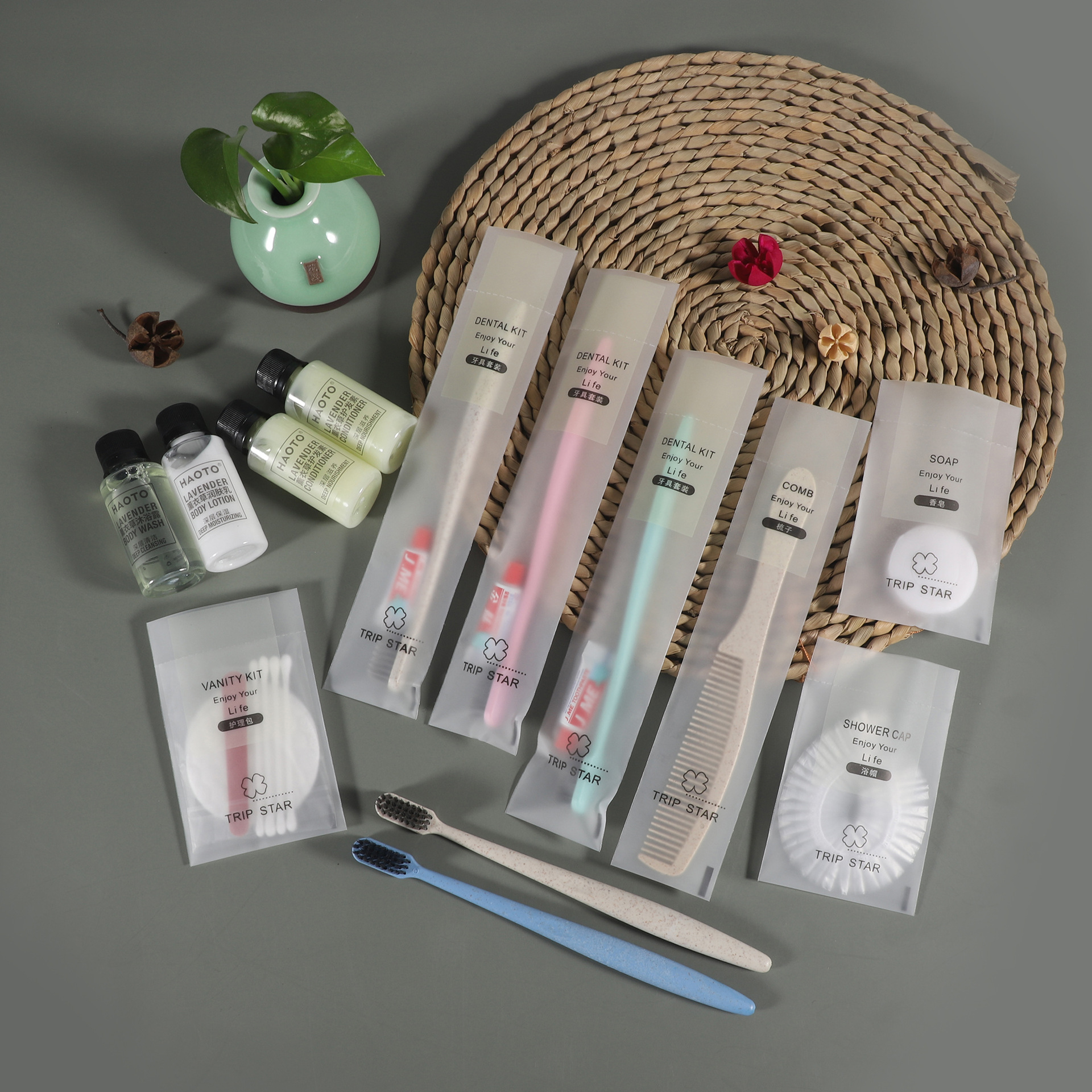 Factory wholesale Hotel Hotel disposable straw toothbrush soft film Hotel disposable toiletries set