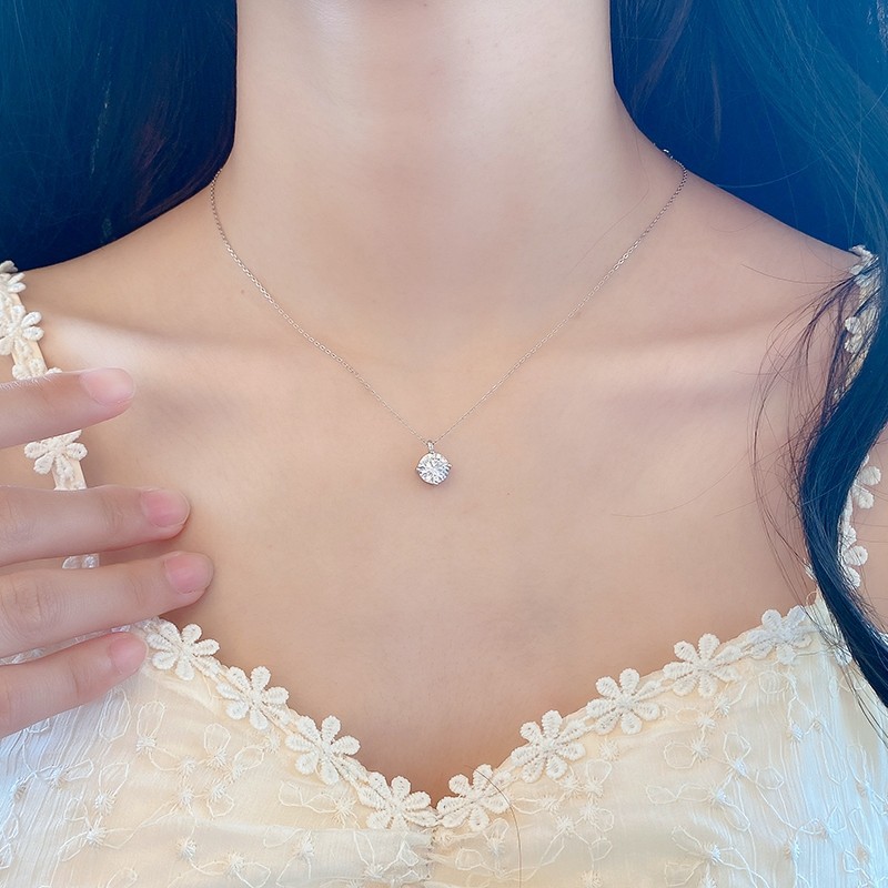 Pure white copper non-fading fashion four-claw 8m large zircon special flash girl necklace pendant for girlfriend gift