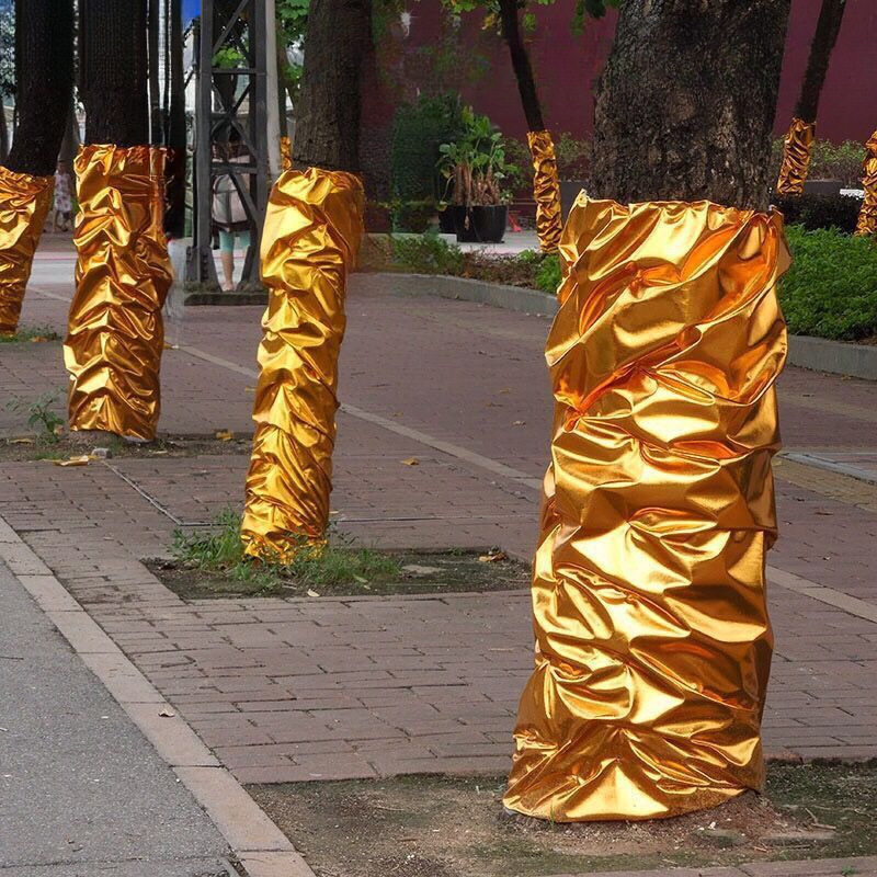 Золотая ткань для украшения дерева, обернутая золотой бумагой, морщинистый ствол дерева, колонна, обернутая золотой фольгой, для отелей