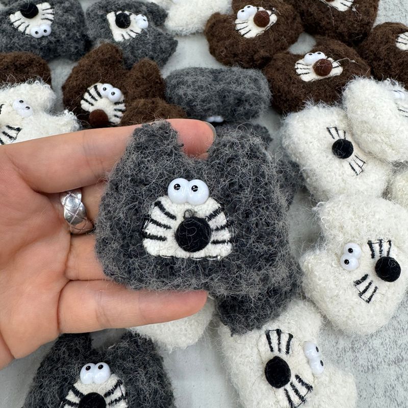 A Variety of Fabric Cartoon Accessories, Animal-Shaped Plaid Plush Hair Clips and Hair Ties, Wholesale Supply of Fashionable Accessories