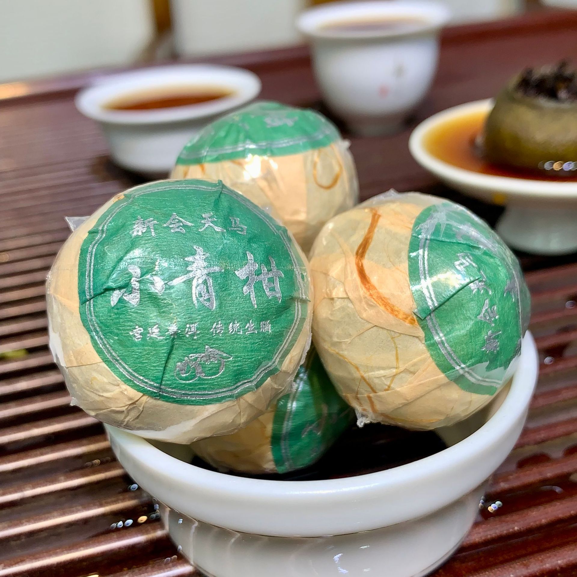 Wholesale Xinhui specialty dried green orange Palace Pu'er tea green Peel Green Orange Pu'er tea cooked tea can be sent on behalf