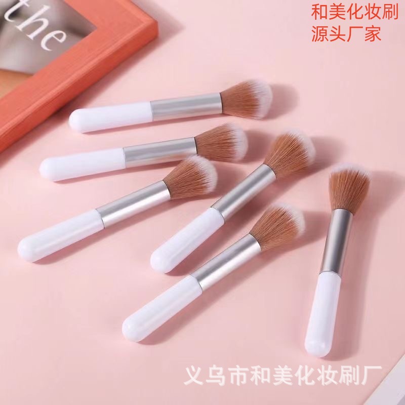 Single Little Odin Blush Brush Highlight Brush Loose Powder Brush Beauty Portable Soft-Bristled Makeup Brush Contouring Brush