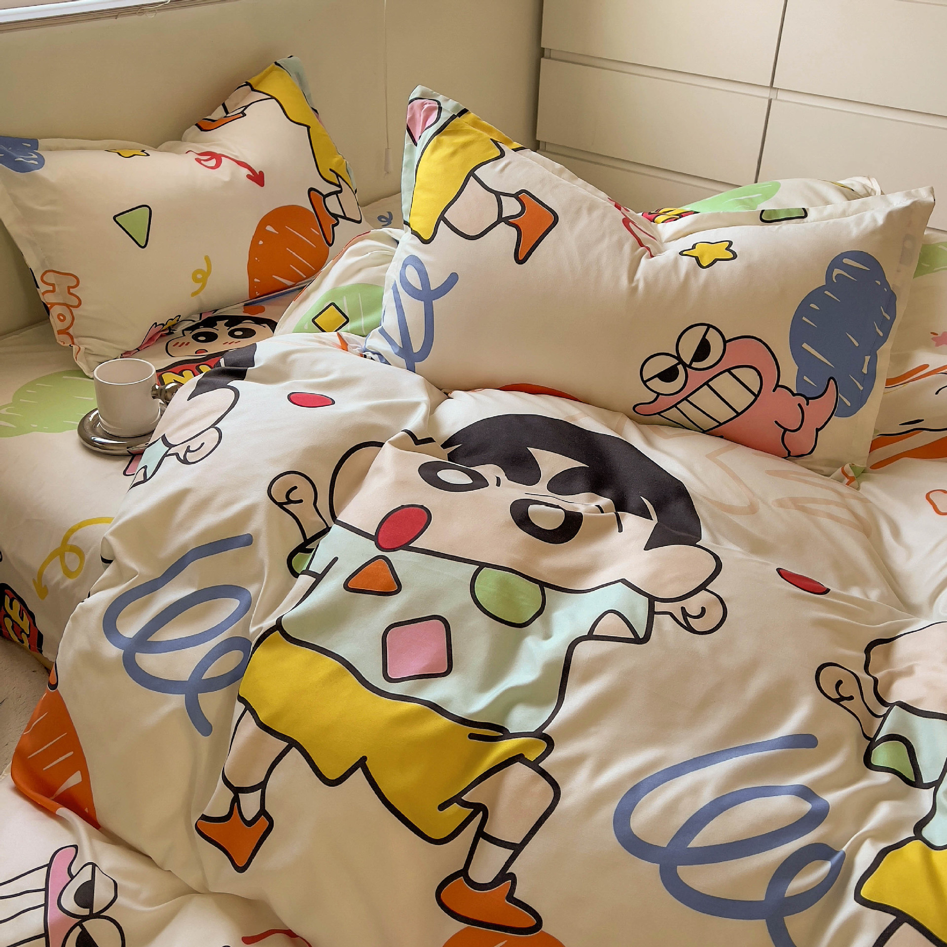 Cw Crayon Shin-Chan Cartoon Cute Four-Piece Bedding Set, Bed Sheet, Duvet Cover, Three-Piece Set, Dormitory, Suitable for All Seasons