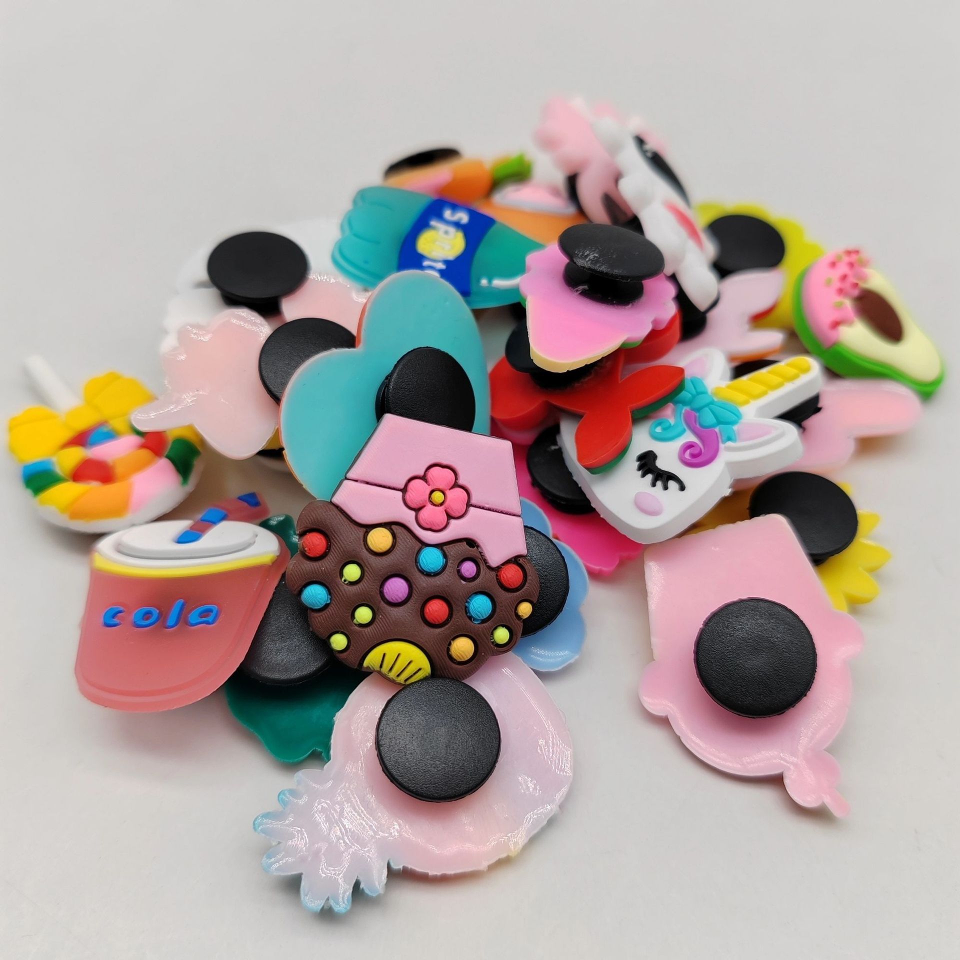 Cross-border hole shoes flower shoes buckle shoes decoration PVC soft rubber diy accessories cute cartoon shoes Buckle bottom buckle decoration