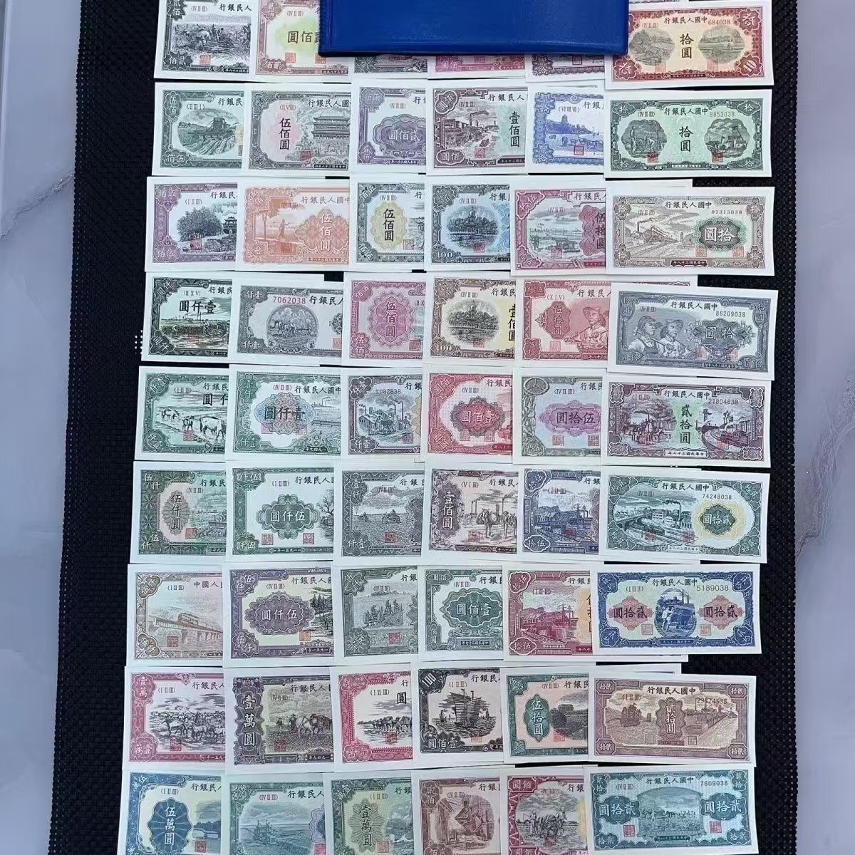 The First Set of Rmb Set of 60 Pieces of 1949 Including the Four Kings, One Version of the Nostalgic Set of Old Objects, Comes with a Booklet