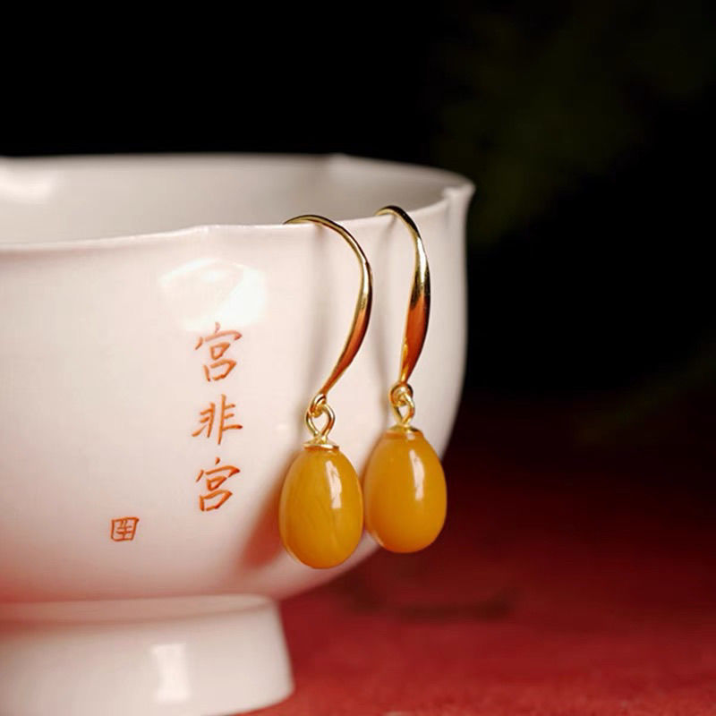 「Jinxiu」Natural Beeswax Chicken Oil Yellow Small Water Drop Earrings for Women Sterling Silver 18 Gold-Filled New Chinoiserie Exquisite Earrings