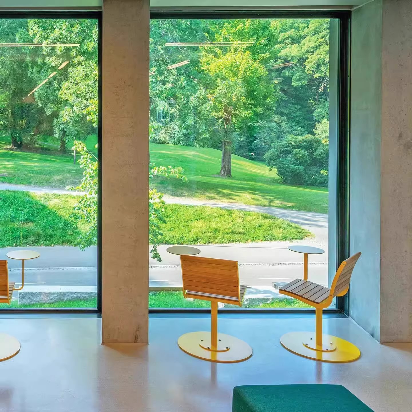 Outdoor Open-Air Rotating Tables and Chairs Courtyard Milk Tea Shop Cafe Seats Catering Commercial All-In-One Leisure Chair