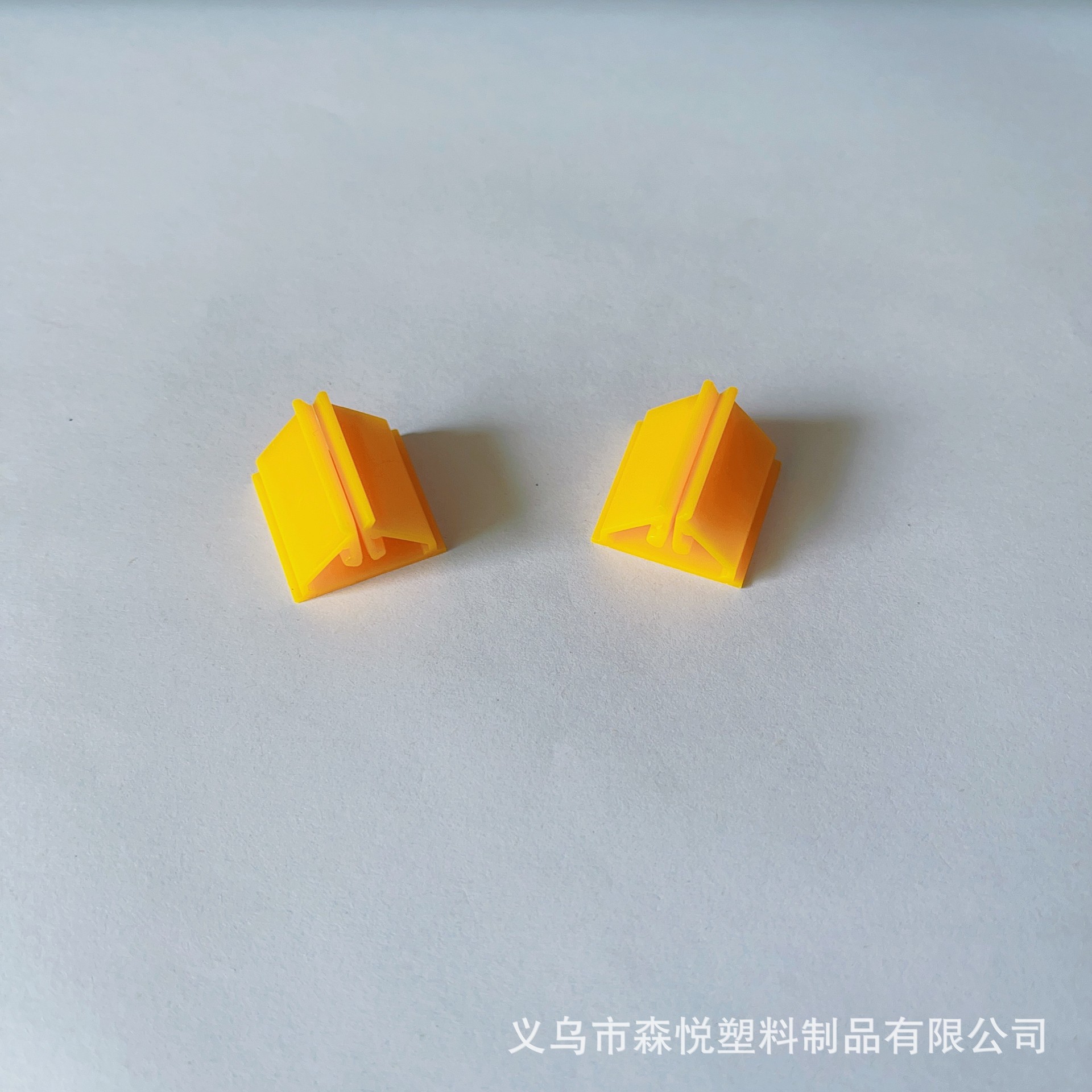 SOURCE Factory plastic triangle desktop game card base card holder