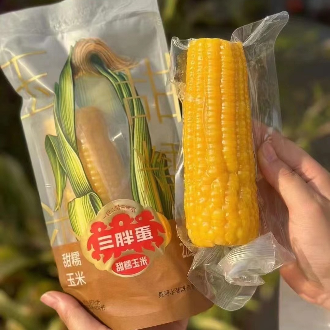 Three fat eggs sweet waxy corn vacuum lock fresh packaging heating ready-to-eat yellow corn coarse grain meal substitute corn stick independent package