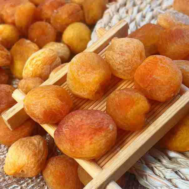 Маленькие белые сушеные абрикосы, специальность Синьцзяна, натуральные сушеные фрукты, фермерские сушеные абрикосы