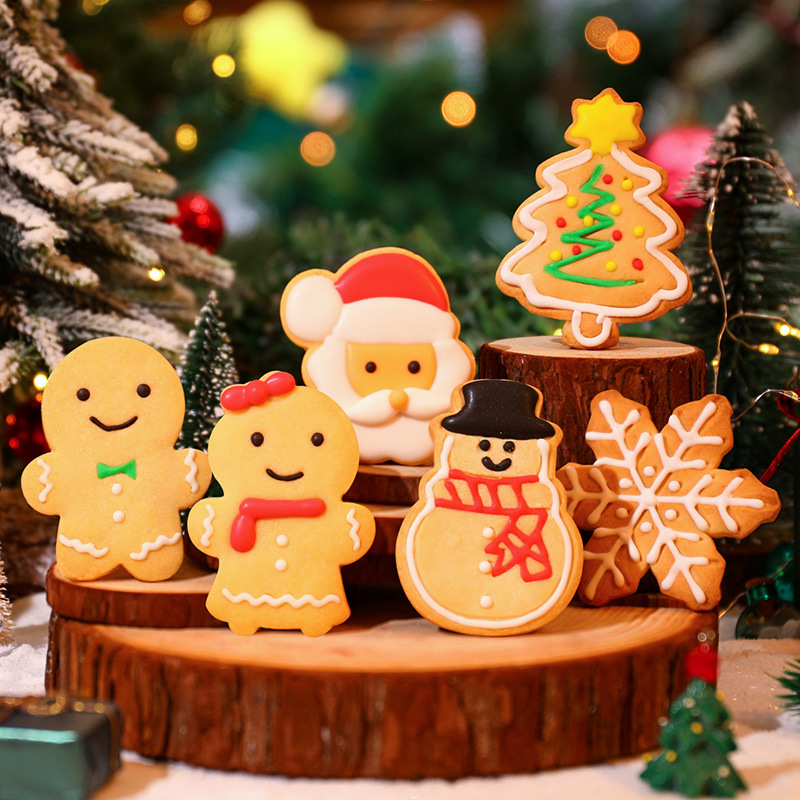Рождественское печенье с милым декором, пряники в виде человечков, угощения для Санты, подарки на Рождество