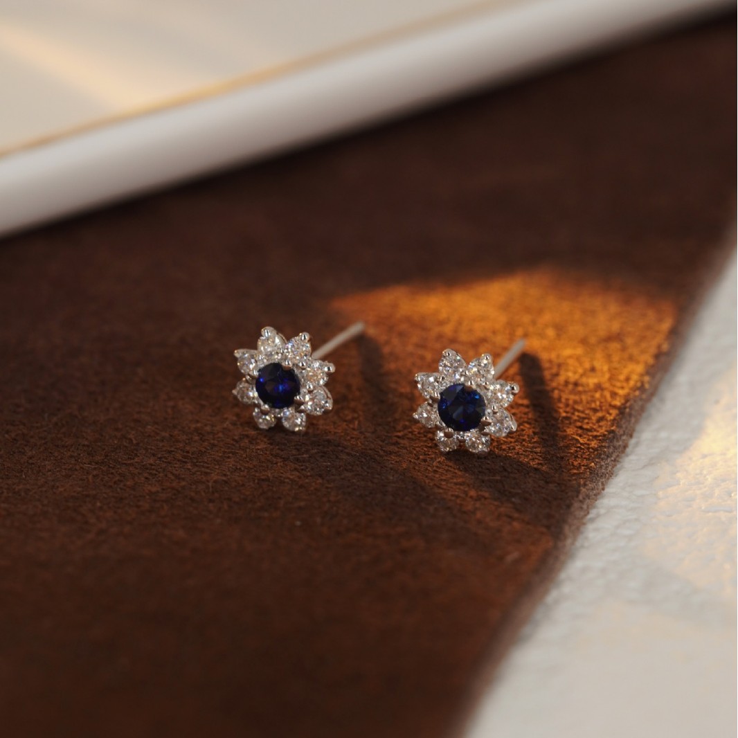 Cross-Border Hot Sale Light Luxury Floral Platinum Pt900 Ruby Diamond Stud Earrings Colorful Gemstone Earrings Simple Fashion Versatile