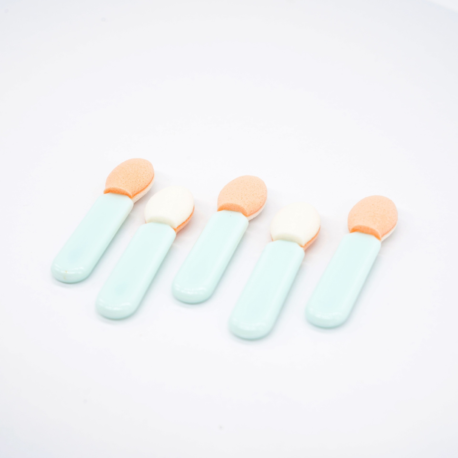 Macaron Color Single Head Latex Sponge Eyeshadow Stick Portable Sponge Eyeshadow Brush Eye Beauty Makeup Tools Wholesale