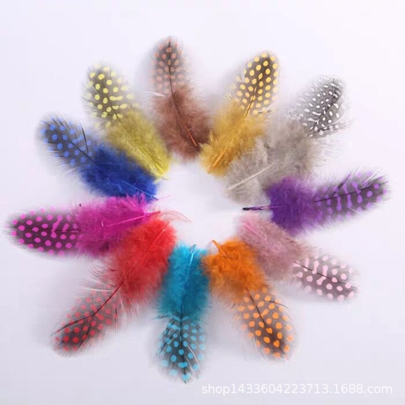 Factory direct sale color pearl chicken feather feather black and white spot feather dyeing processing small feather