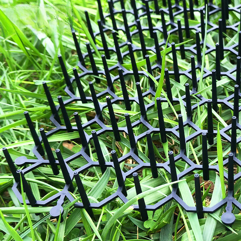 Cross-border wholesale household anti-cat sting mat anti-cat net small drive cat mat garden square anti-cat net 15*20cm