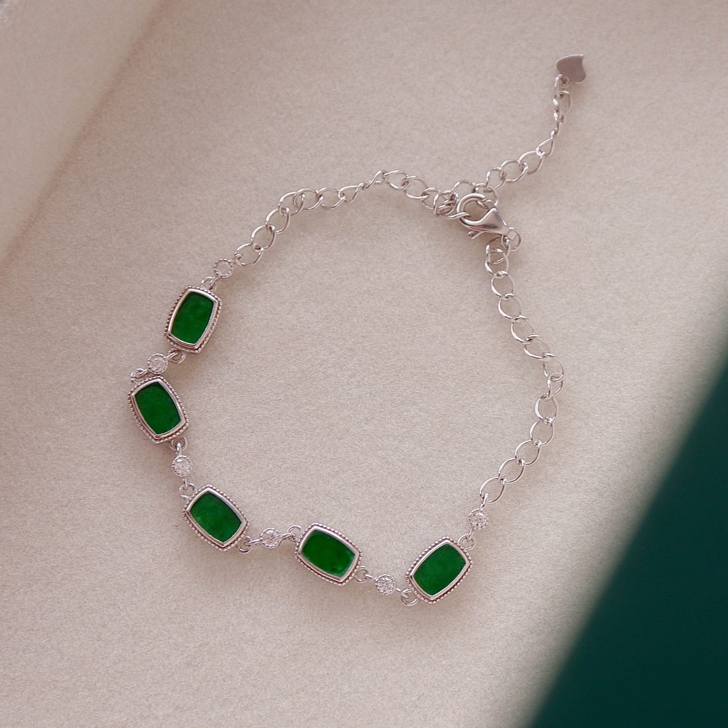 Натуральный бирманский нефрит, квадратный набор, браслет с кулоном, полностью зеленые украшения, нишевый дизайн, популярные аксессуары для электронной коммерции