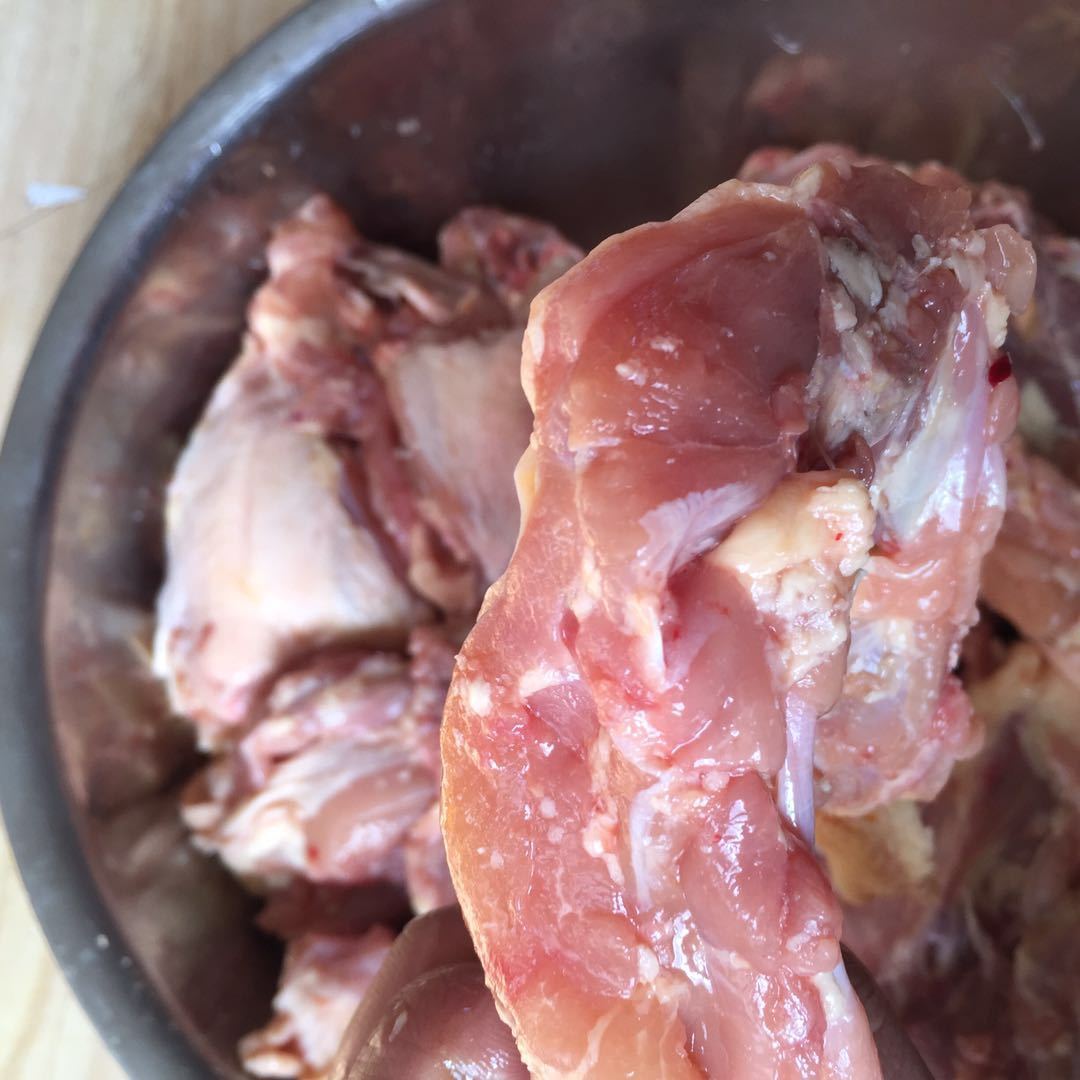 2.5kg Free Shipping Fresh Frozen Raw Chicken Rack Puree Raw Chicken Rack Puree Chicken Puree Raw Bone Meat Dog Food Cat Food