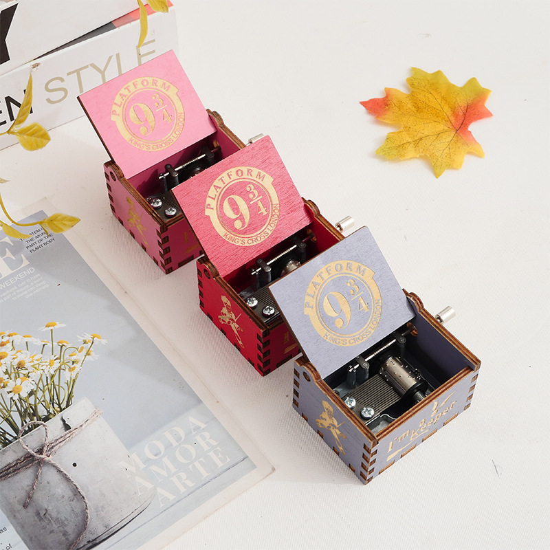 Hogworth wooden music box gift Music Box Vintage carved hand-cranked hair strip gift Music Box Wholesale