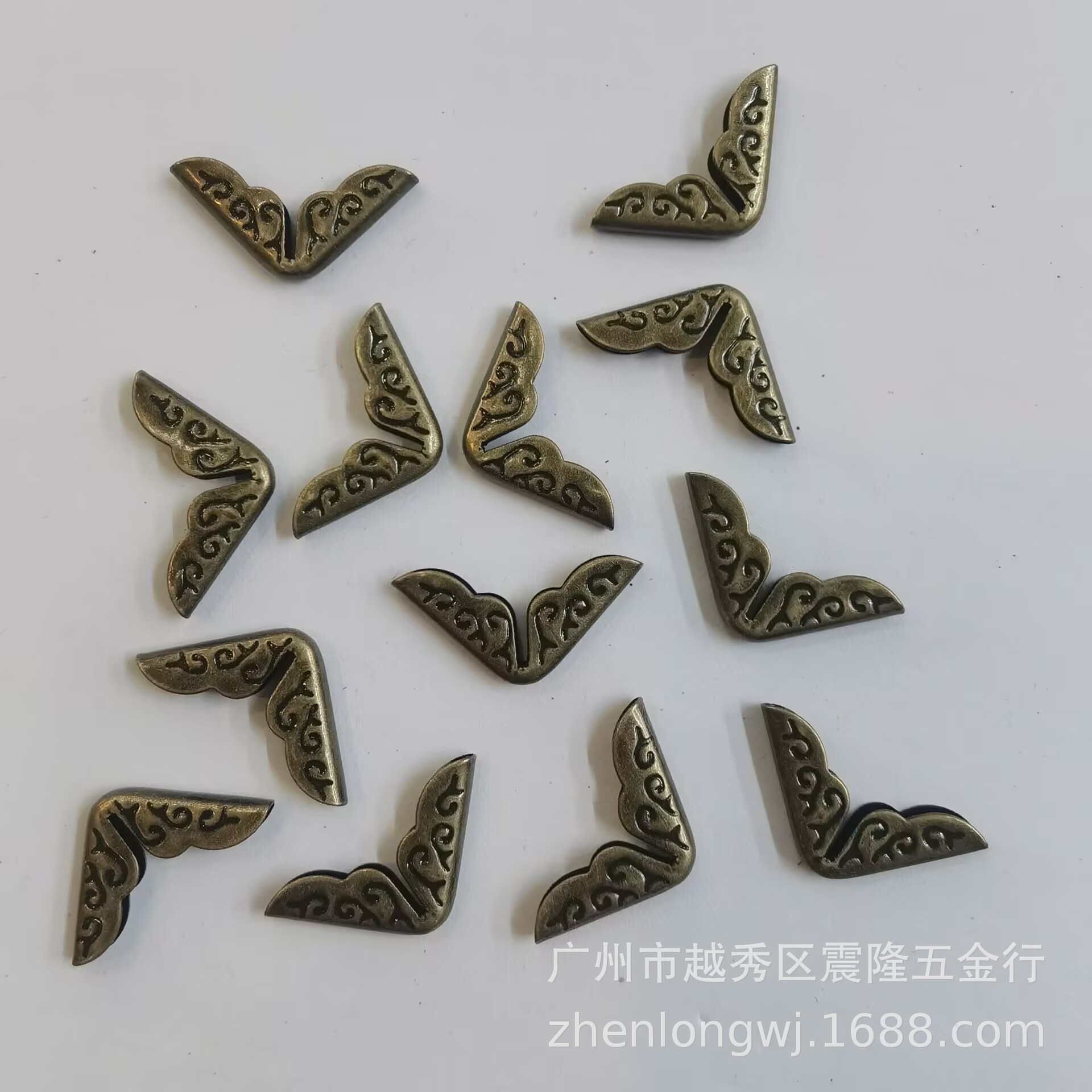 в наличии канцелярский уголок, образец уголка для книги, уголок для обложки, уголок для упаковки, уголок для книги, уголок для внутренней страницы