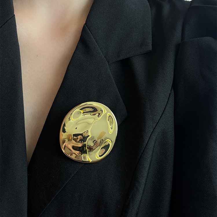 Casual Streamlined Asymmetrical Round Brooch French Retro Geometric High-End Suit Jacket Sweater Pin Women's Trendy