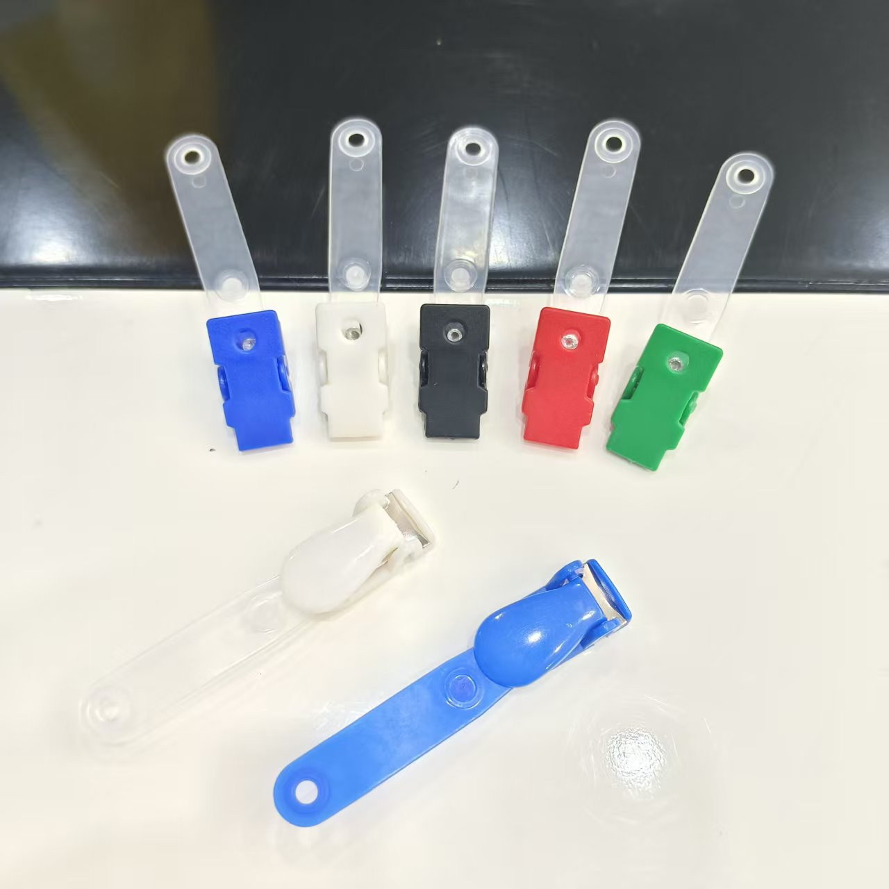 Пластиковый зажим для удостоверений, синий прозрачный зажим, зажим для карточек, пружинный зажим для значков, пластиковый зажим для значков