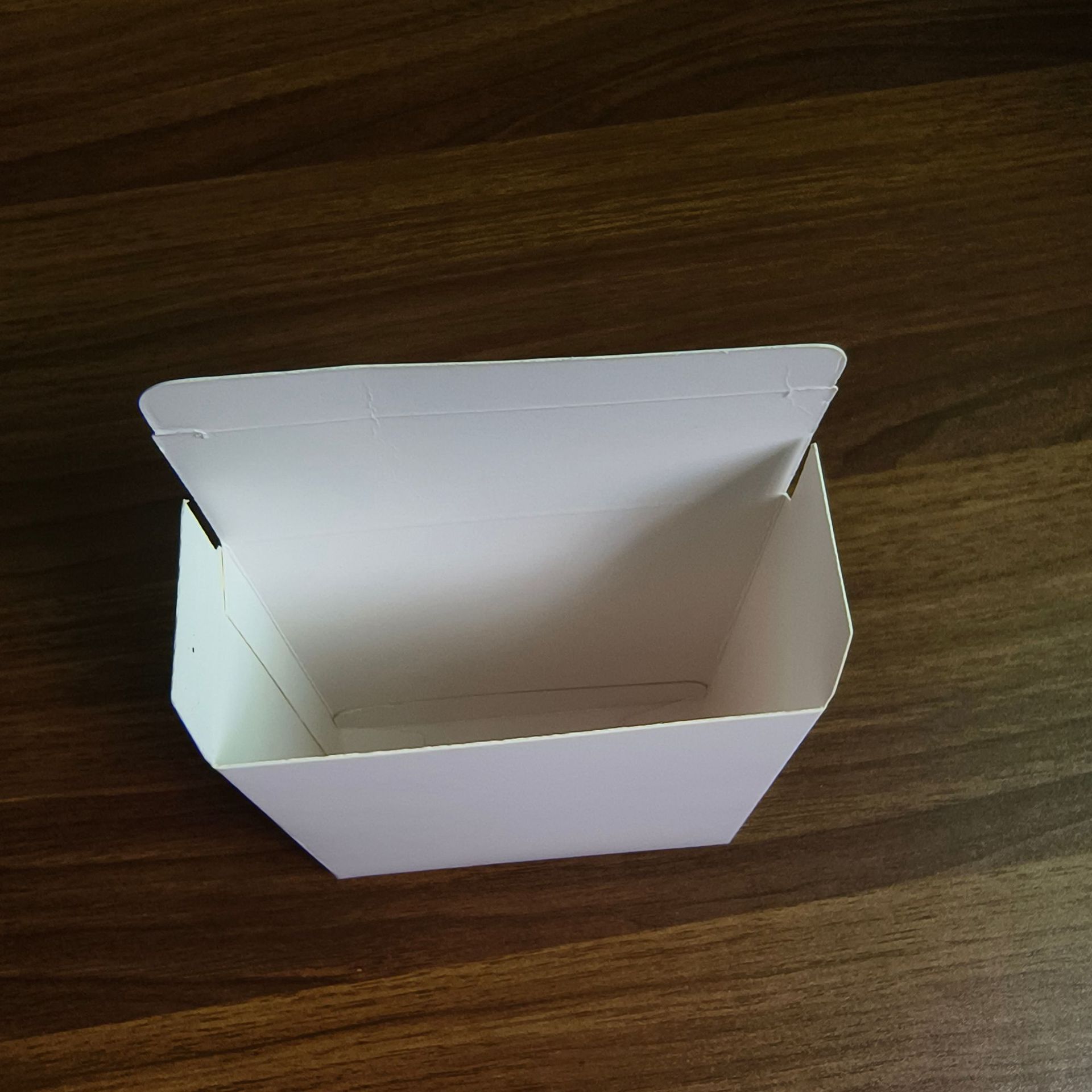 Universal White Cardboard Boxes in Stock, Wholesale Price, Fast Delivery, Light Materials, Easy to Export, Wear-Resistant, Unlimited Wholesale Quantity