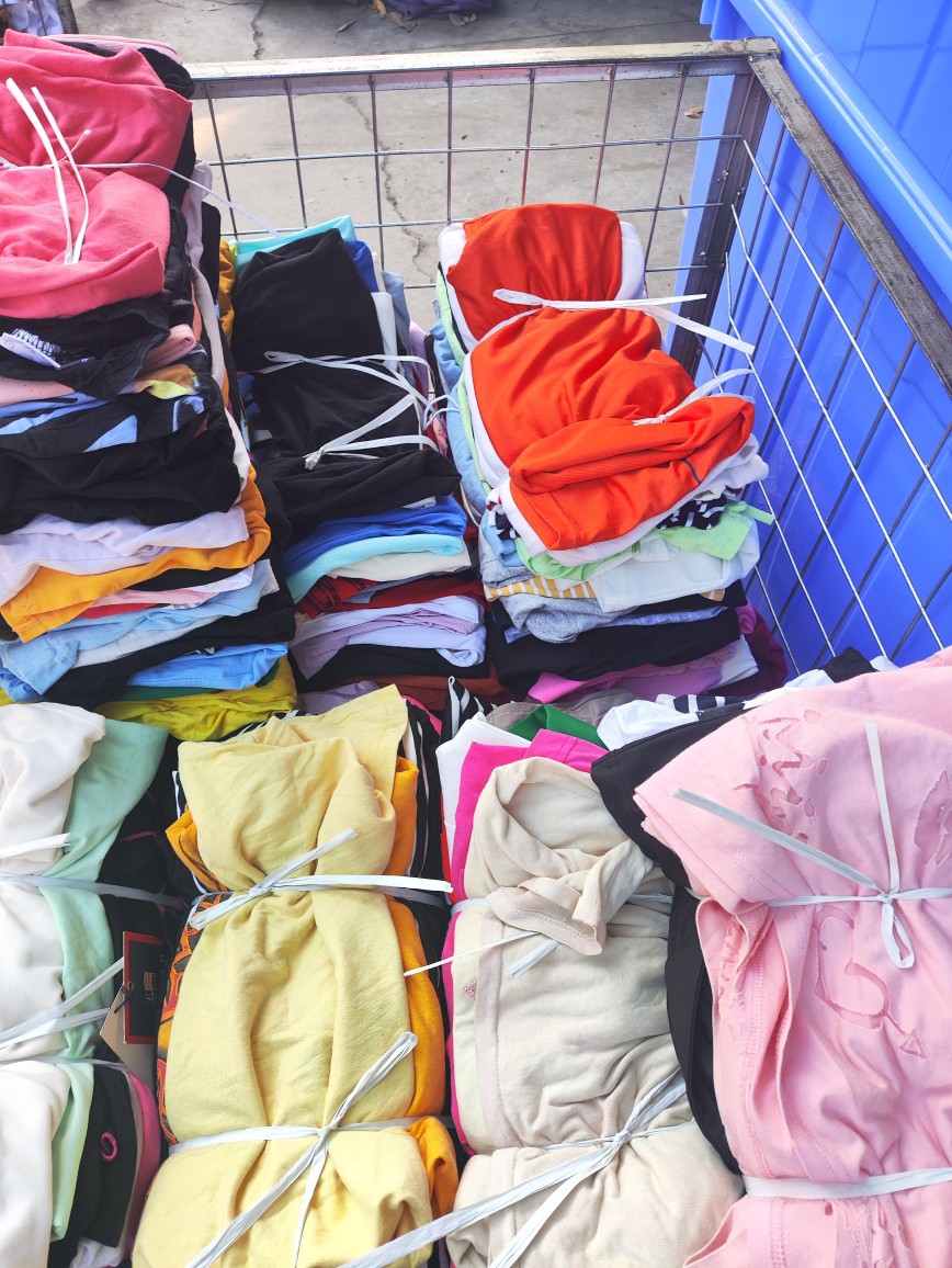 Second-Hand Clothes, Old Bundles Shipped from Africa and Southeast Asia, Live Supply from Vietnam, Short-Sleeved Waist-Cinching T-Shirts, Short Tops