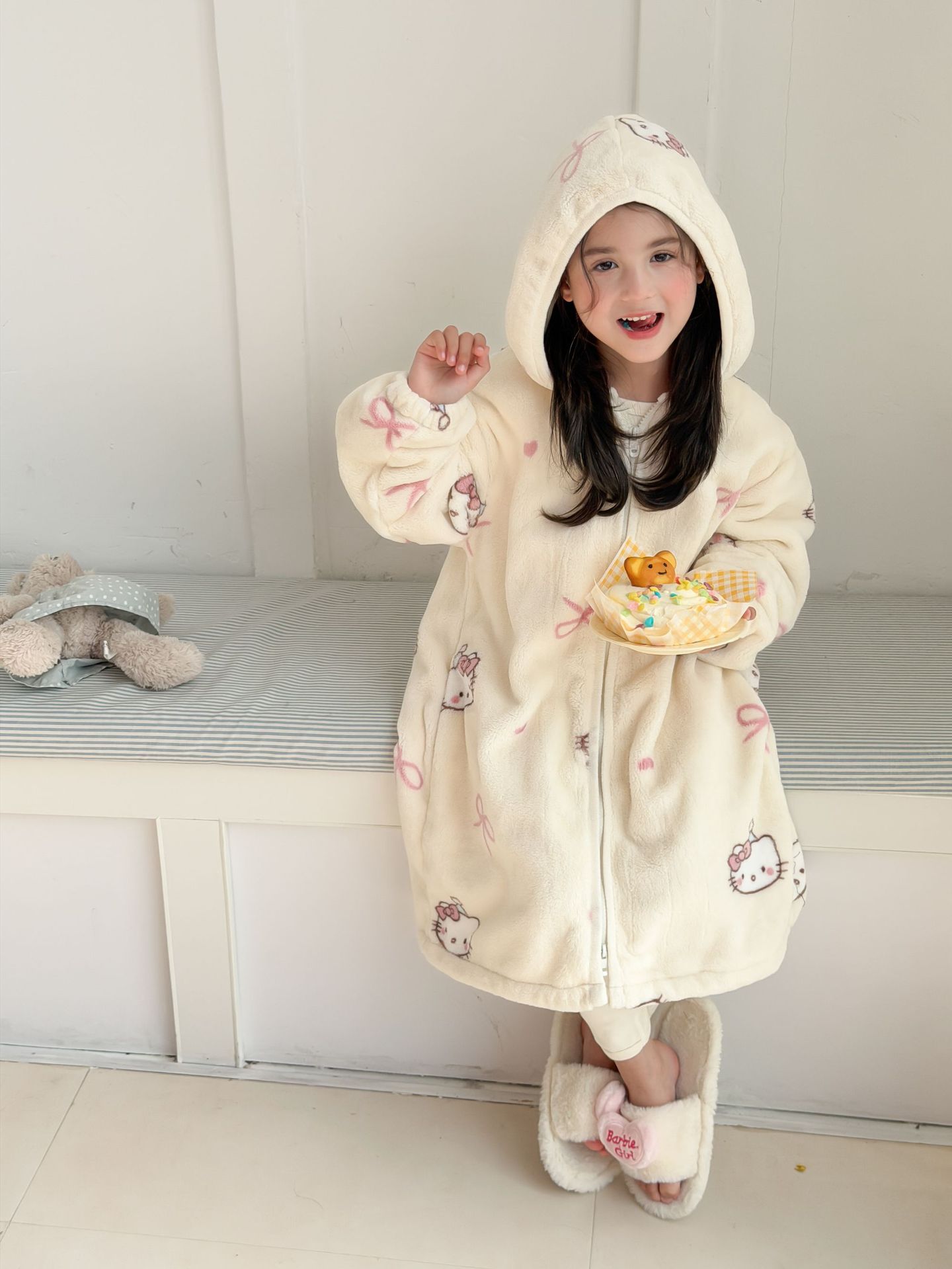 Aimobeibei Children's Coral Fleece Robe for Boys and Girls, Cartoon Cute Solid Color Thickened Home Wear Plush Nightgown