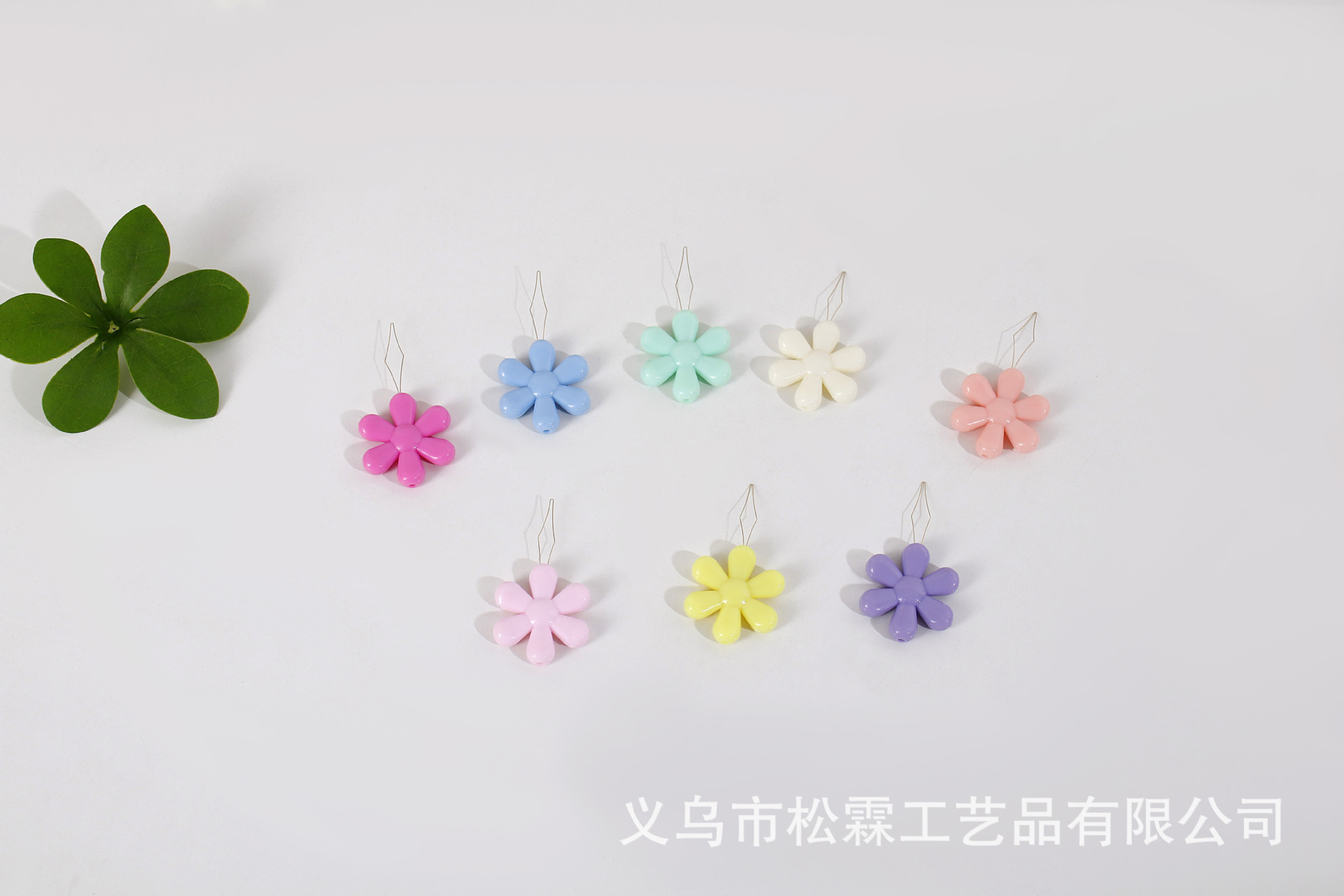 Colorful plastic threader DIY multi-function thread guide sewing machine needle threader small flower five-petal flower