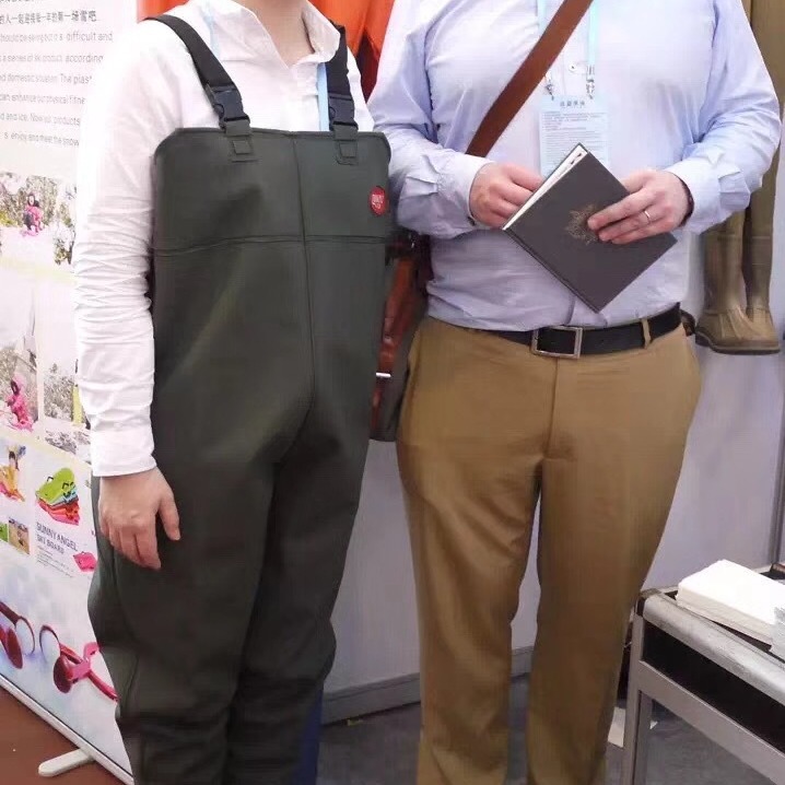 Manufacturer Wholesale Qianliyu Brand Wading Pants with Suspenders, Thickened One-Piece Half-Body Fishing Pants with Suspenders a